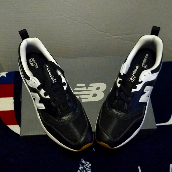 New Balance Other - New balance classic 997 black size  11/5
